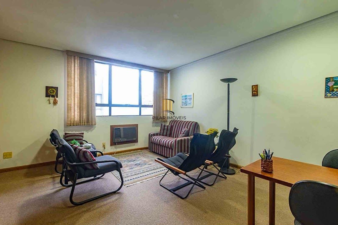 Sala comercial ampla no bairro Floresta a venda, com vaga de garagem