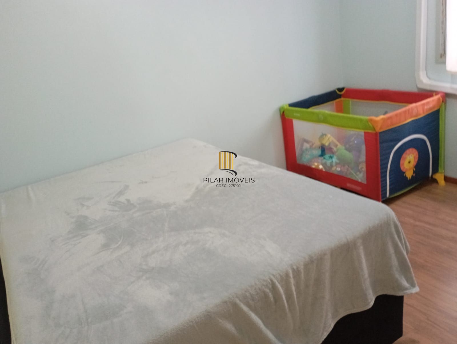 Apartamento com 02 quartos e 01 vaga coberta no Bairro Menino Deus, Porto Alegre