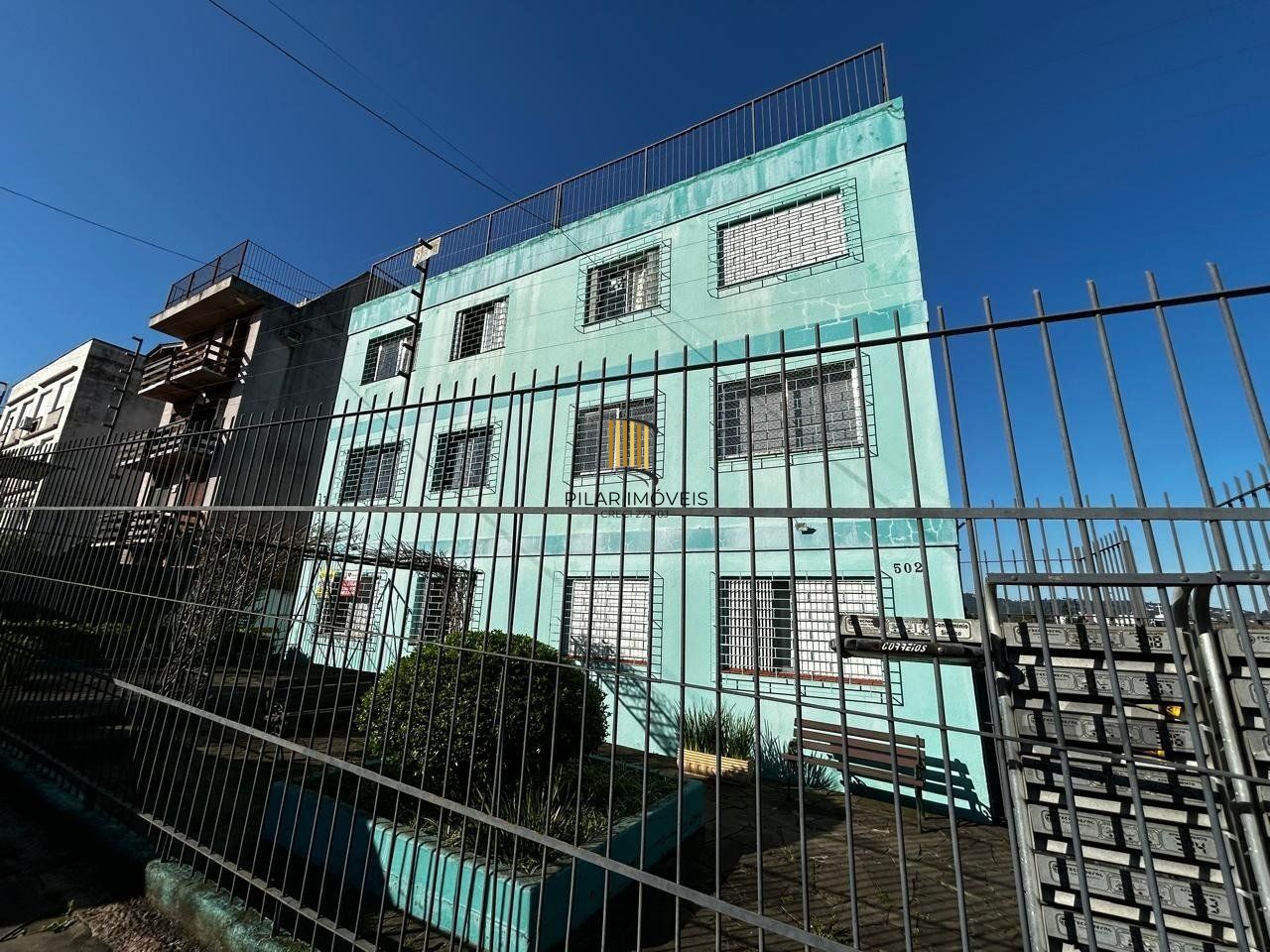 APARTAMENTO JK COM 1 QUARTO E GARAGEM COBERTA NO BAIRRO CAMAQUA PRÓXIMO À OTTO NIEMEYER