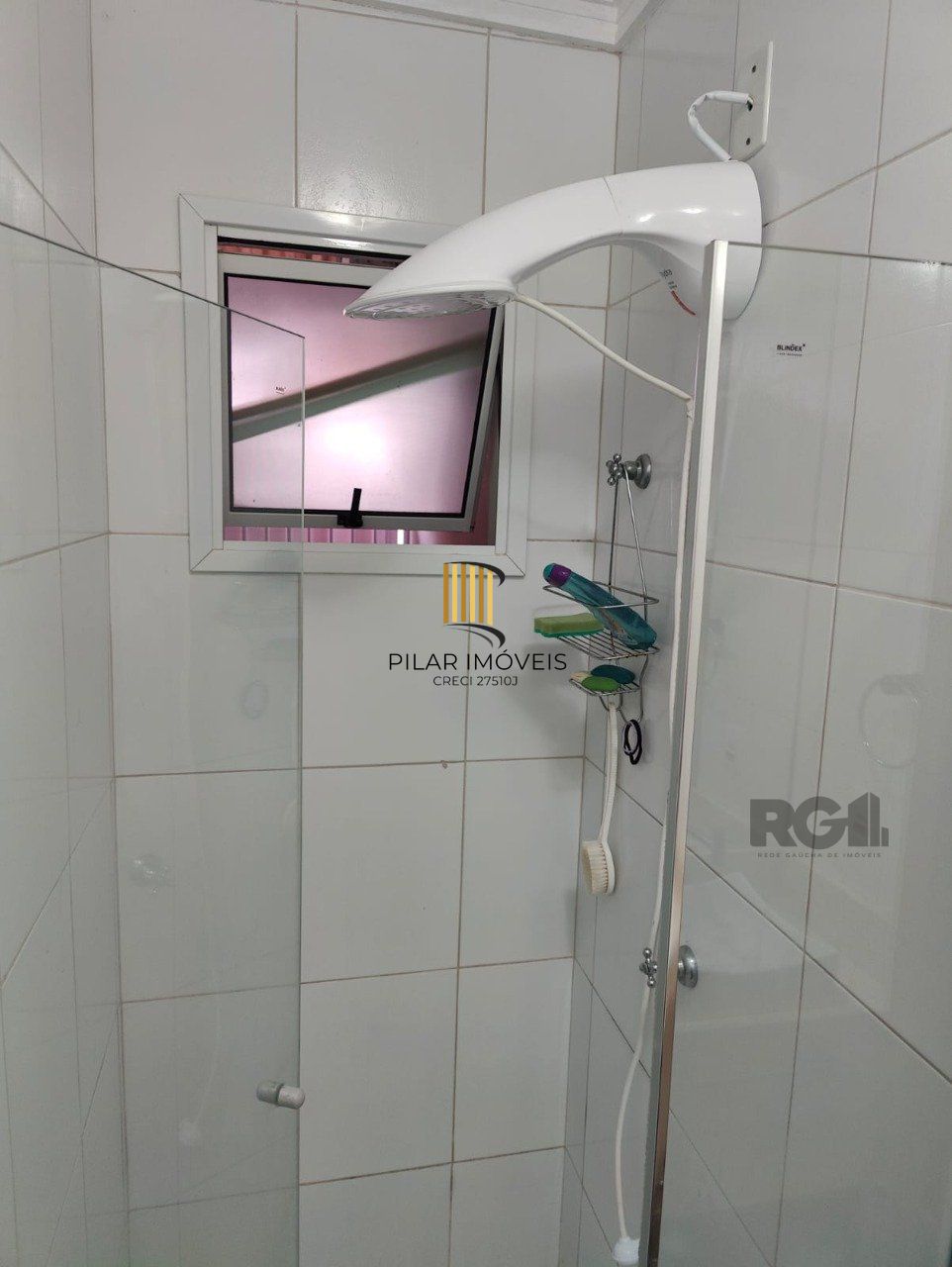 Casa com 2 dormitórios em condomínio fechado em Canoias