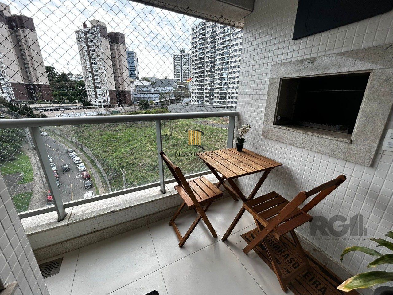 APARTAMENTO, 1 DORMITÓRIO, SACADA COM CHURRASQUEIRA, VAGA DE GARAGEM, BAIRRO PETRÓPOLIS, PORTO ALEGRE/RS