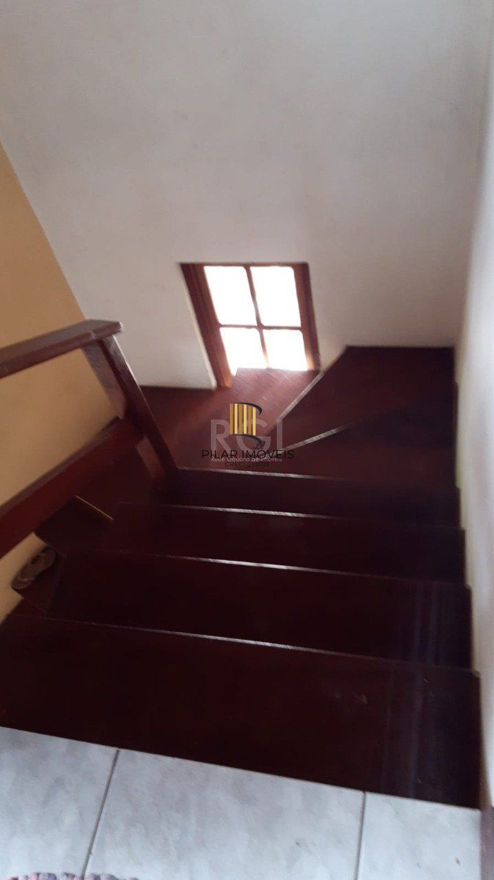 Casa em condomínio com 168,03m² com 3 dormitórios, 1 suíte, vagas de garagem, no bairro Serraria