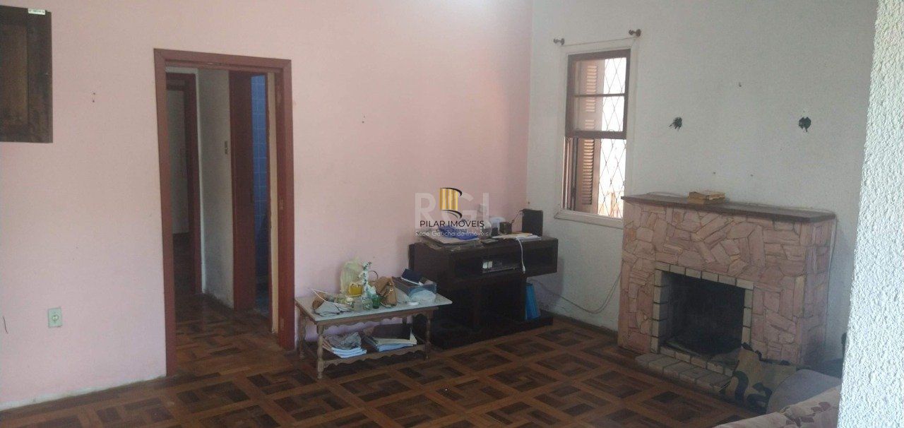 Casa de 4 dormitórios na Av. Teresópolis bairro Teresópolis