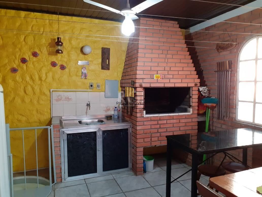Casa para Venda - 250m², 3 dormitórios, 1 vaga - Camaquã, Porto Alegre