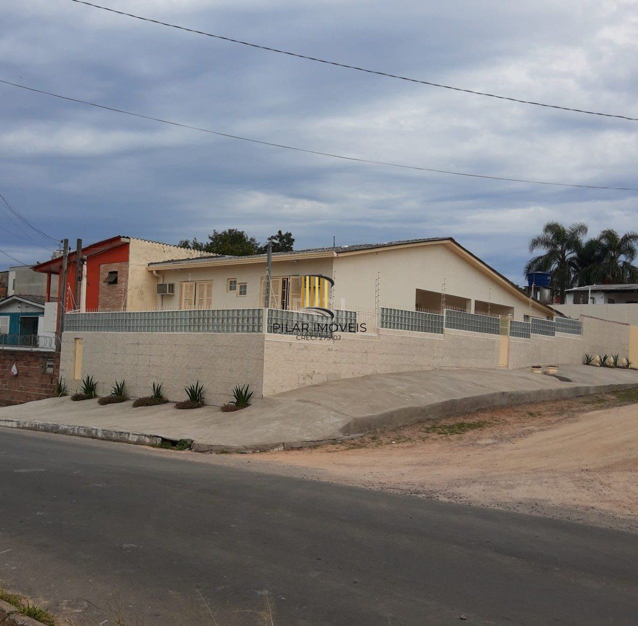 Casa para Venda - 103.38m², 2 dormitórios, sendo 1 suites, 3 vagas - Cecília, Porto Alegre - Pilar Imóveis