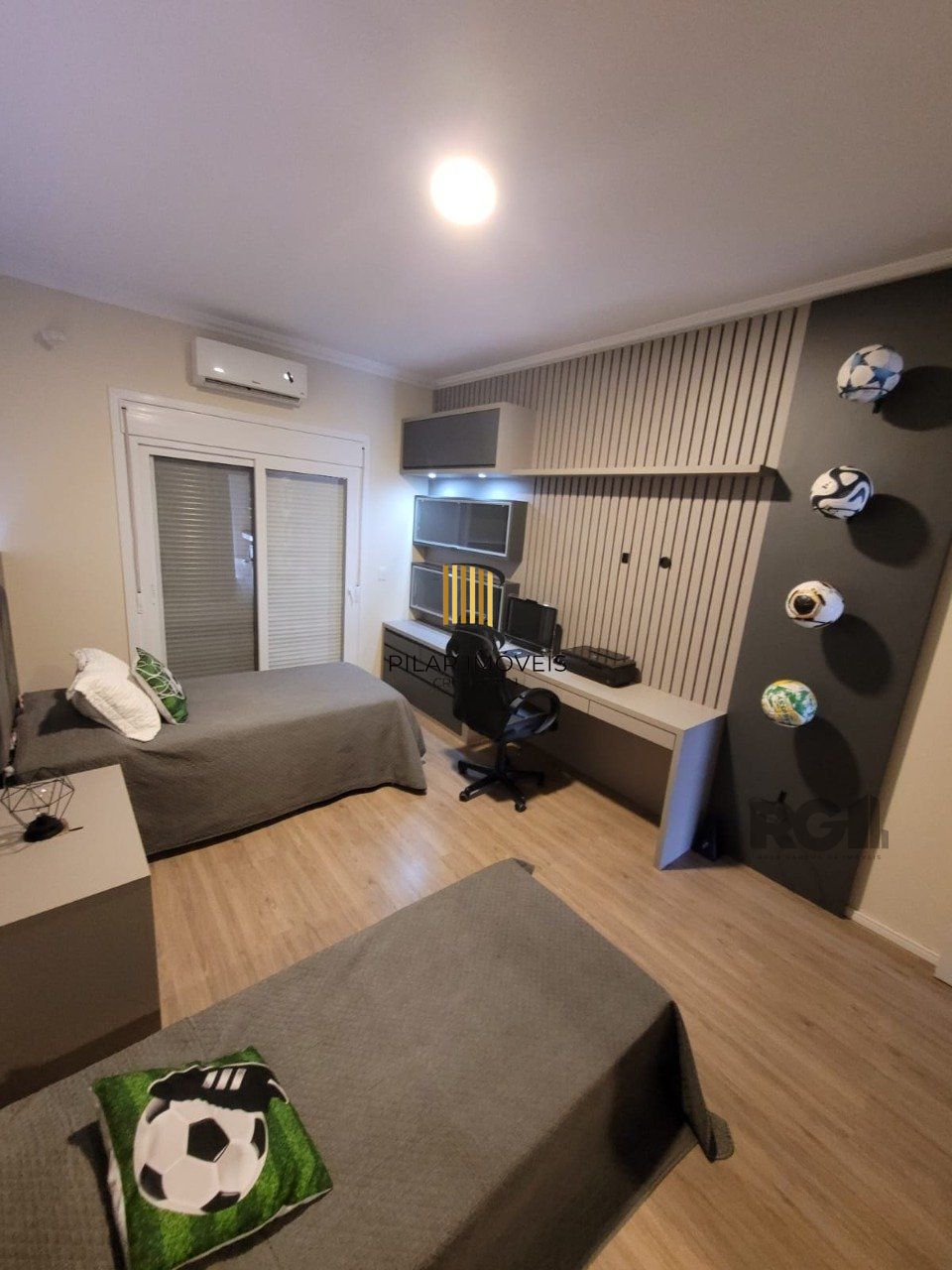 Casa com 3 quartos, 1 suíte, churrasqueira, lareira, 2 vagas de garagem, no bairro Hípica, Porto Alegre/RS