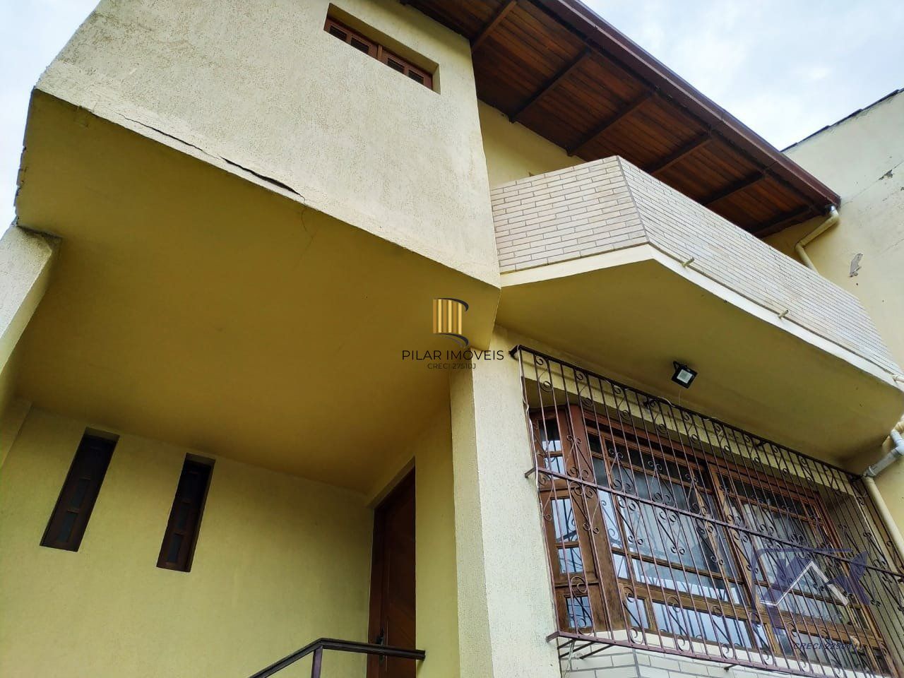 CASA COM 220m², 3 DORMITORIOS, SUITE, 4 VAGAS DE GARAGEM COBERTAS, BAIRRO IPANEMA, EM PORTO ALEGRE, RS