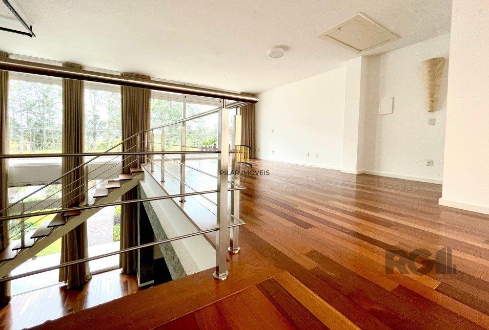 Casa para Venda - 260m², 3 dormitórios, sendo 2 suites, 4 vagas - Hípica