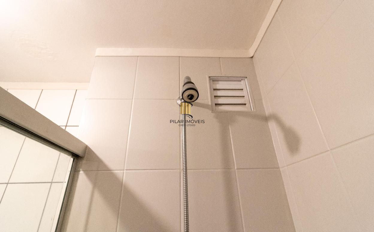 Apartamento com 03 quartos e 01 vaga escriturada no Bairro Camaquã
