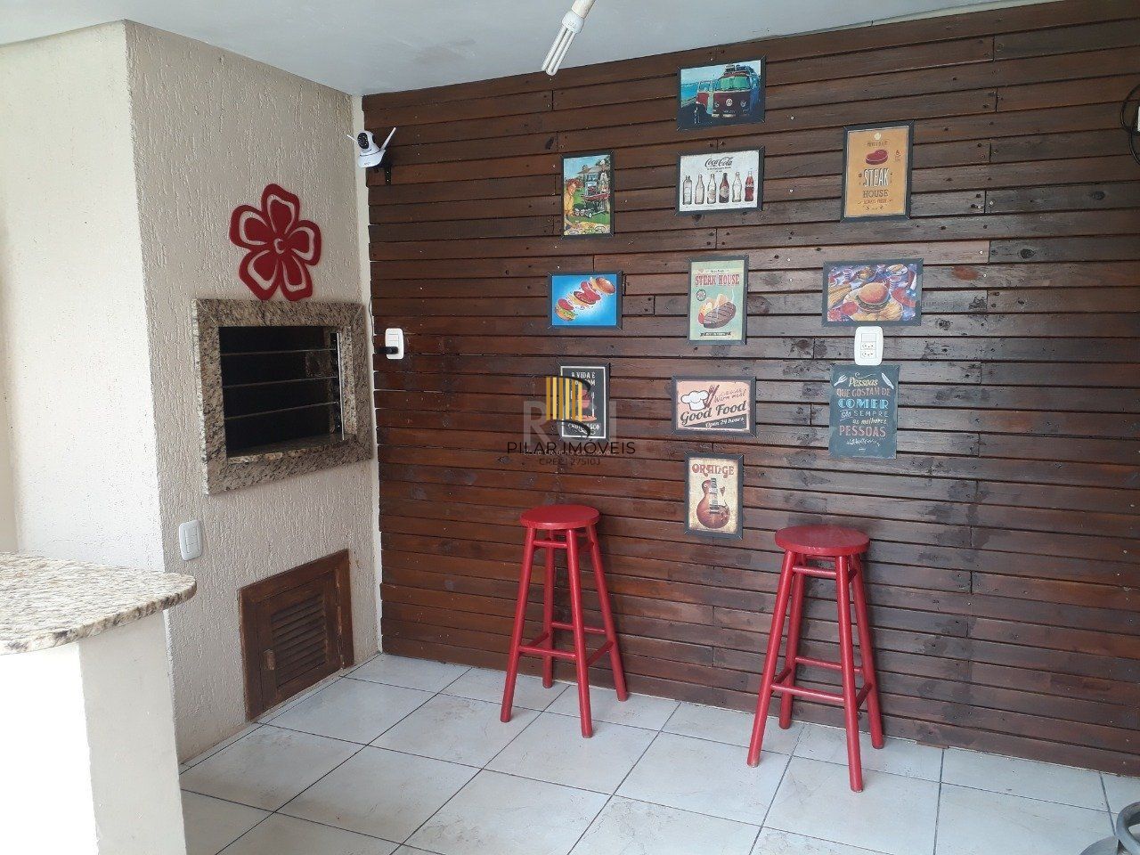Casa para Venda - 272m², 3 dormitórios, sendo 1 suítes, 2 vagas - Hípica