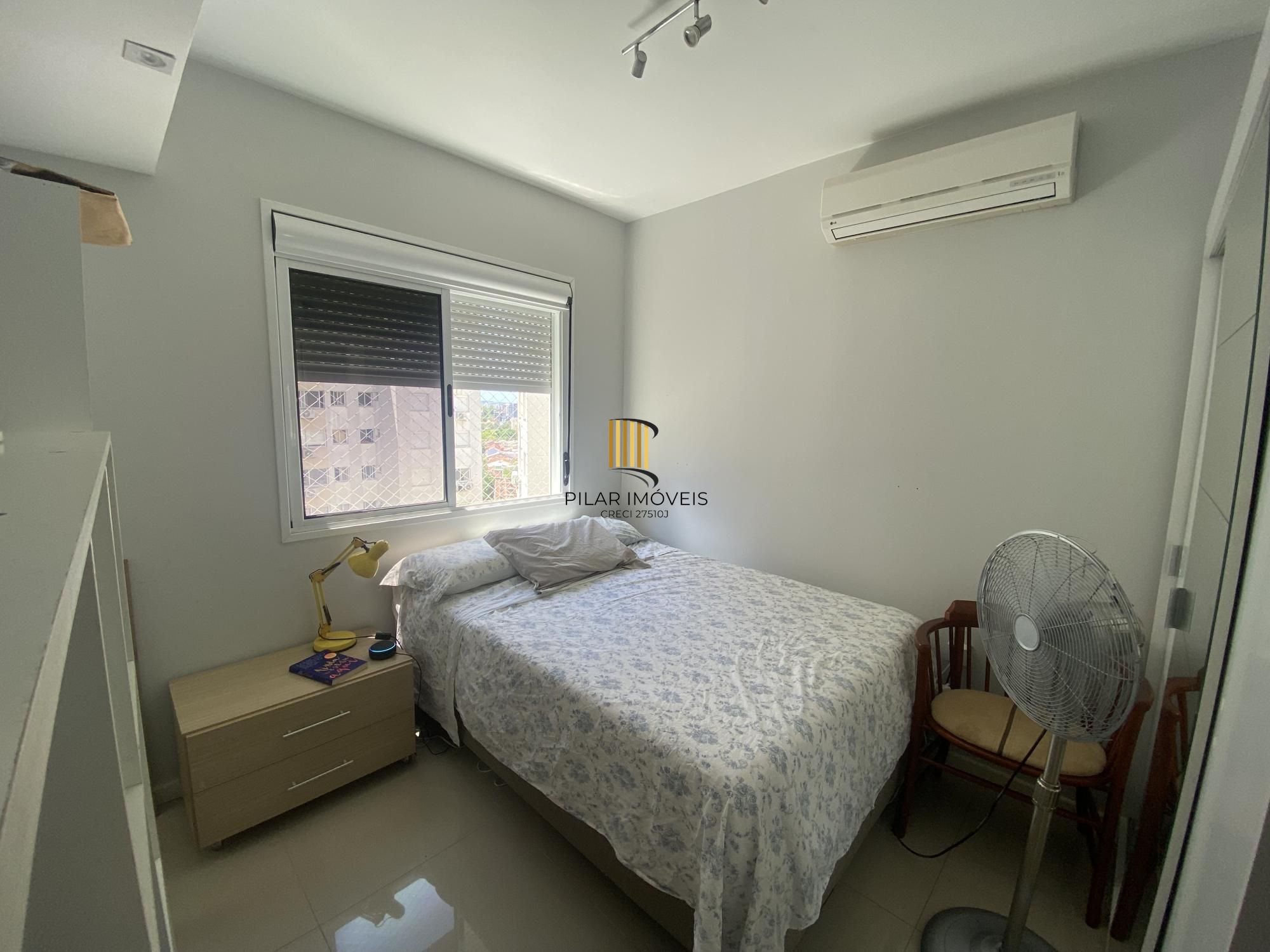 Apartamento de 2 quartos, suíte, semimobiliado, no bairro Vila Ipiranga.