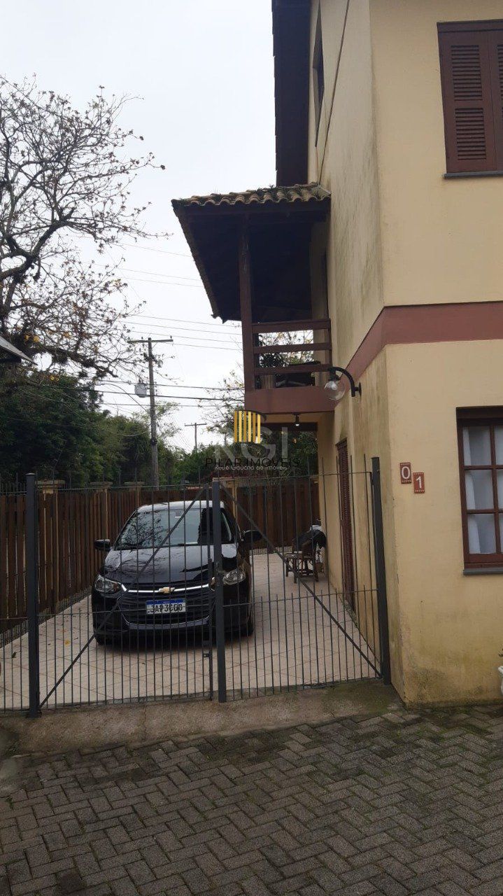 Casa em condomínio com 168,03m² com 3 dormitórios, 1 suíte, vagas de garagem, no bairro Serraria