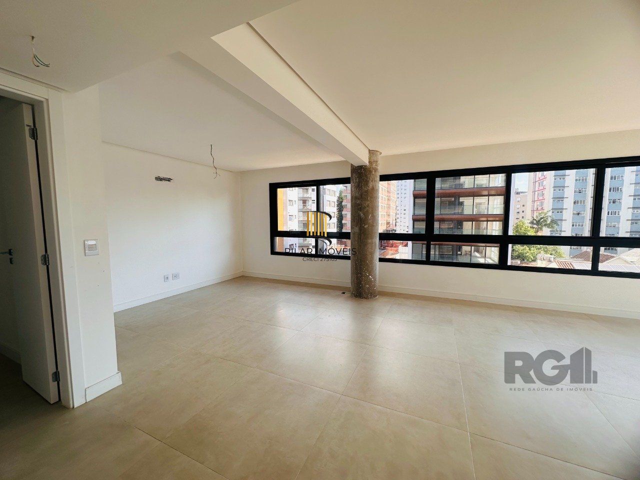 Apartamento para Venda - 130.07m², 3 dormitórios, sendo 3 suites, 3 vagas - Petrópolis