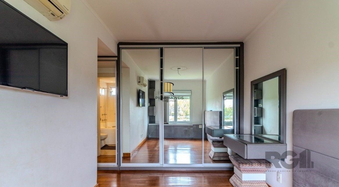 Casa em Condomínio com 04 Quartos - 4 vagas, 200,36 m² de área privativa - LOMBA DO PINHEIRO