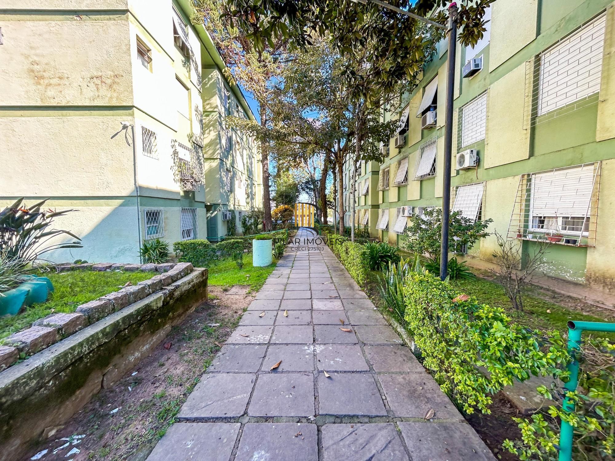 Ótimo apto 03 dormitórios, transformados em 2 dormitórios com living estendido no BAIRRO CRISTAL