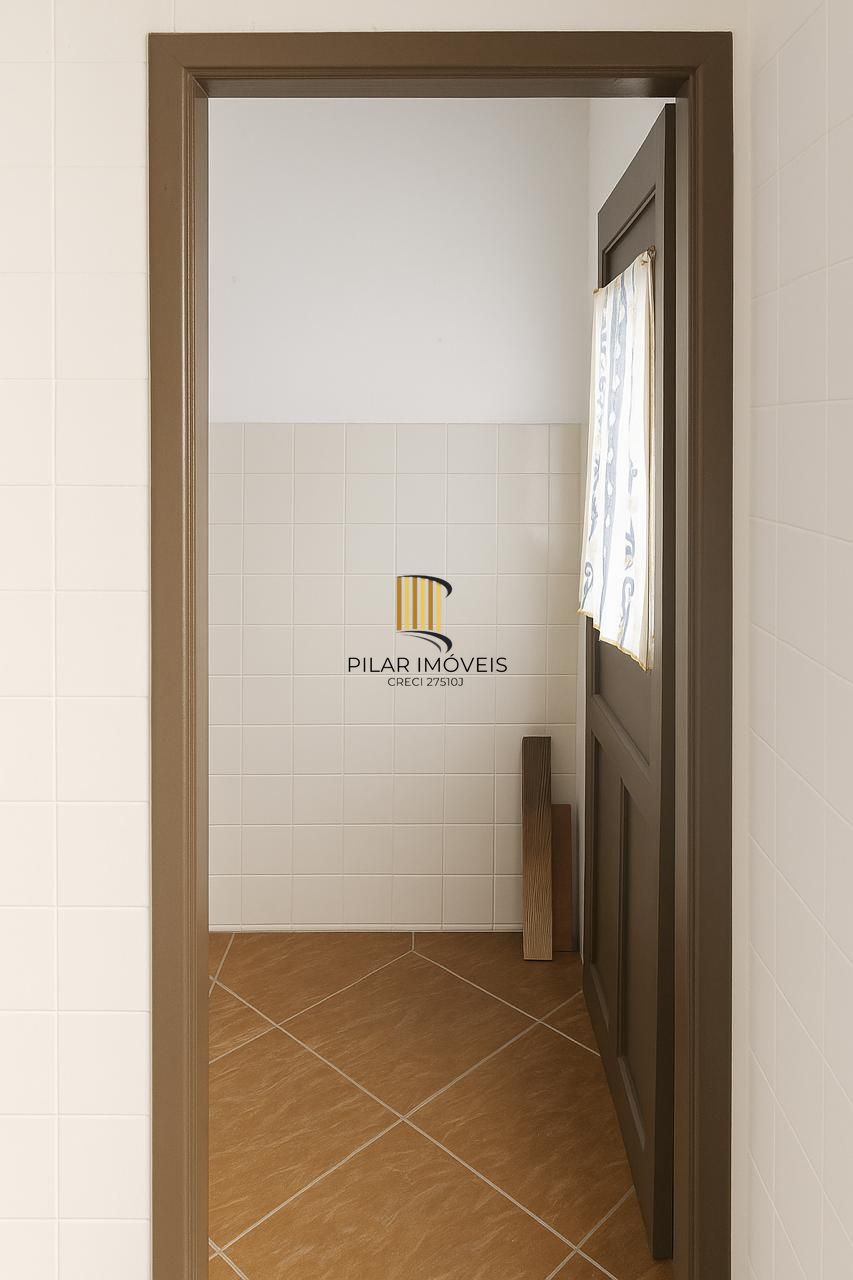 Casa com 02 dormitórios e 01 vaga no Bairro Jardim Vila Nova