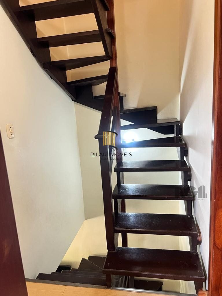 Casa com 3 dormitórios no bairro Morro Santana