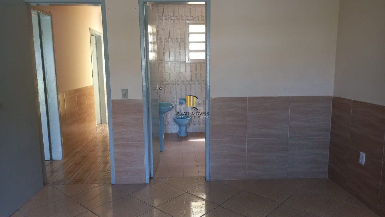 Casa  com 03 dormitórios e 01 suíte no Bairro Partenon Porto Alegre/RS