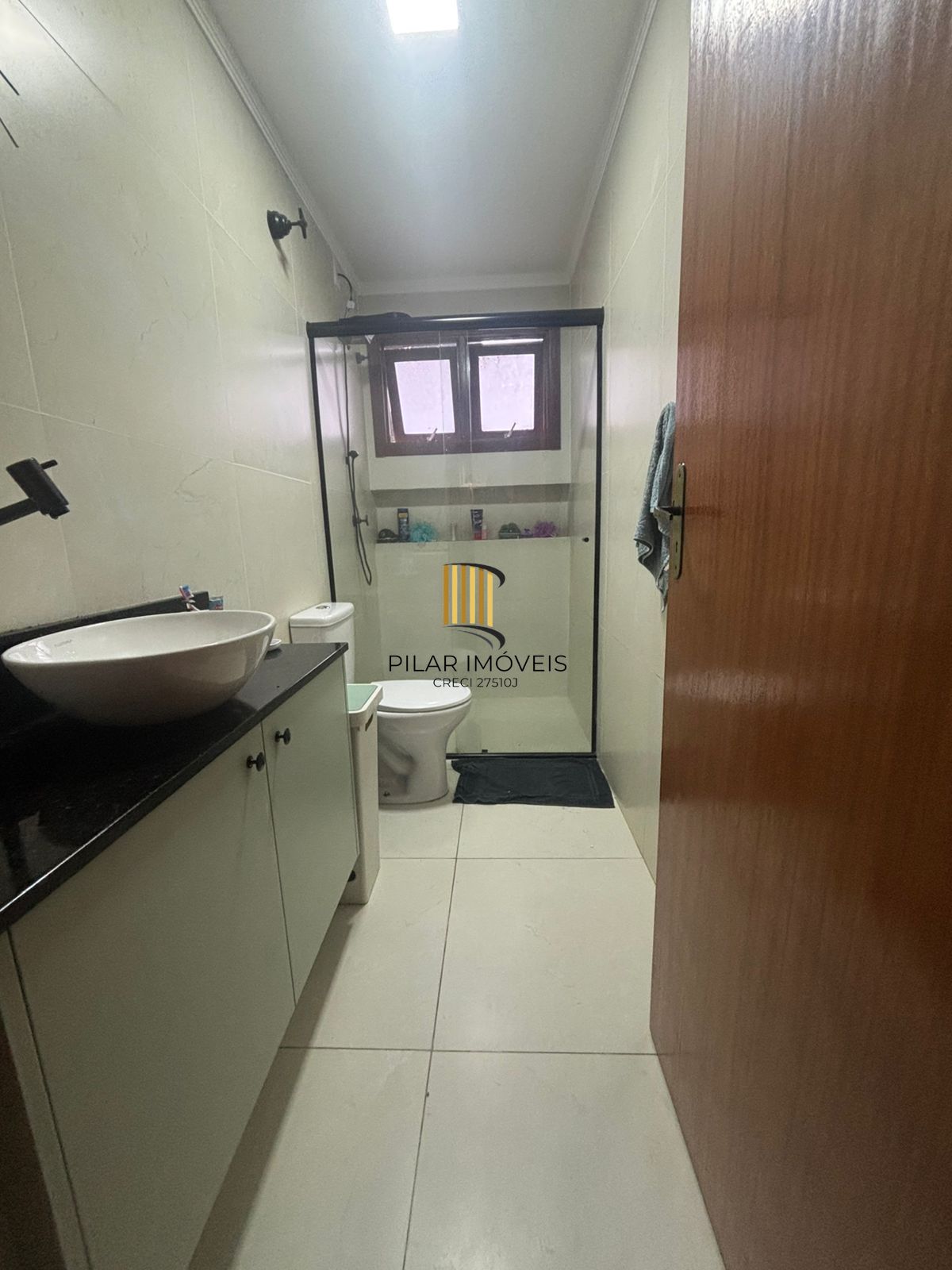 Casa com  03 quartos (01 suíte), 02 vagas, no Bairro Vila Conceição