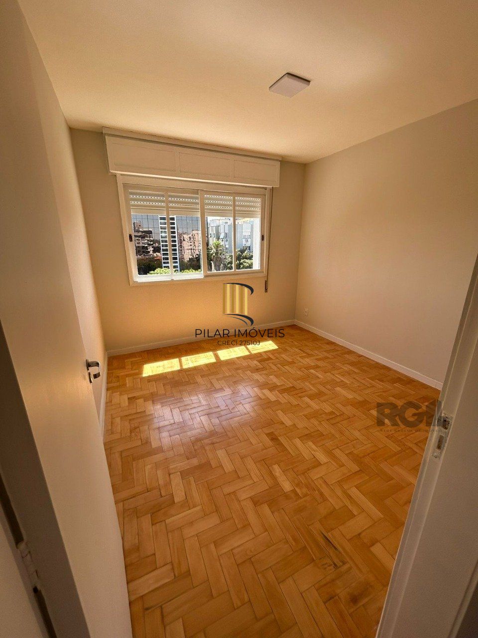 Belíssimo Apartamento com 03 quartos (01 suíte) uma vaga coberta todo Reformado