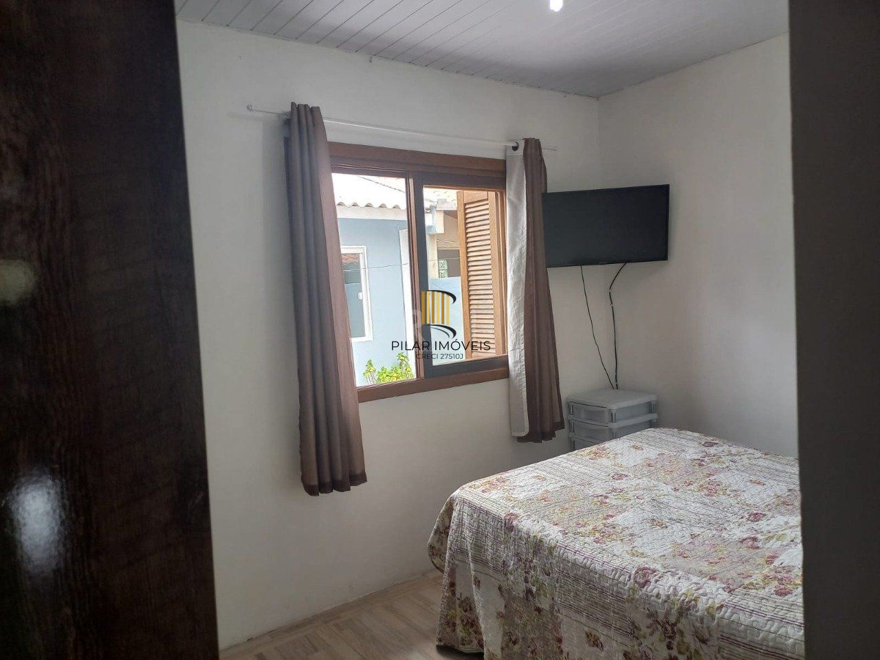 Casa com 02 dormitorios, 01 Banheiro social no Bairro:Hipica