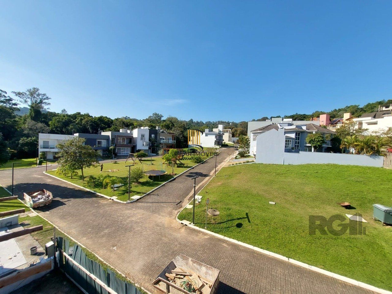 Casa para Venda - 296m², 3 dormitórios, sendo 1 suites, 3 vagas - Vila Nova, Porto Alegre