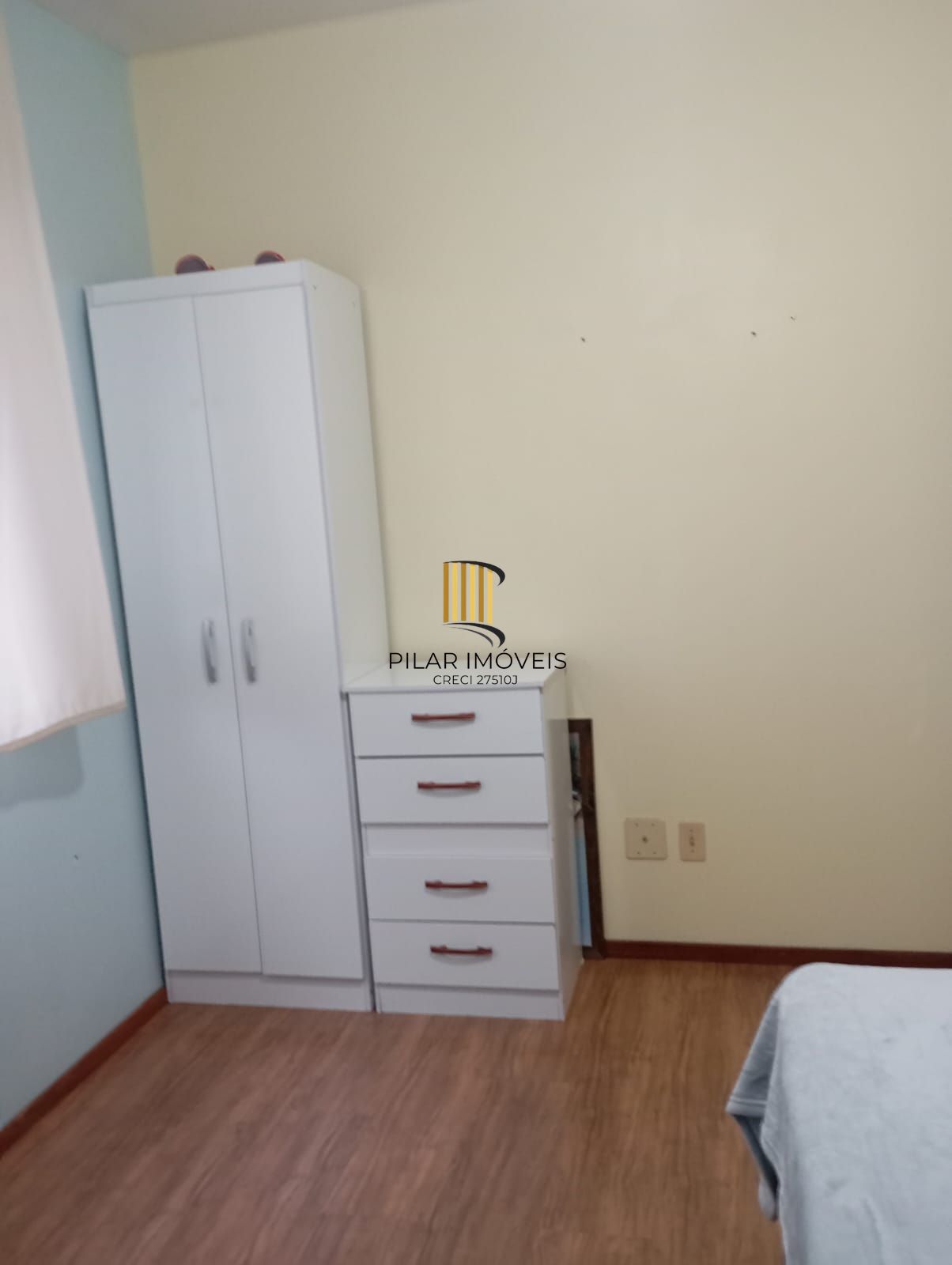 Apartamento com 02 quartos e 01 vaga coberta no Bairro Menino Deus, Porto Alegre