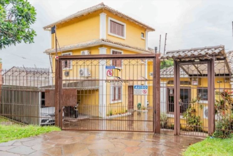 Casa em condomínio 3 dormitórios