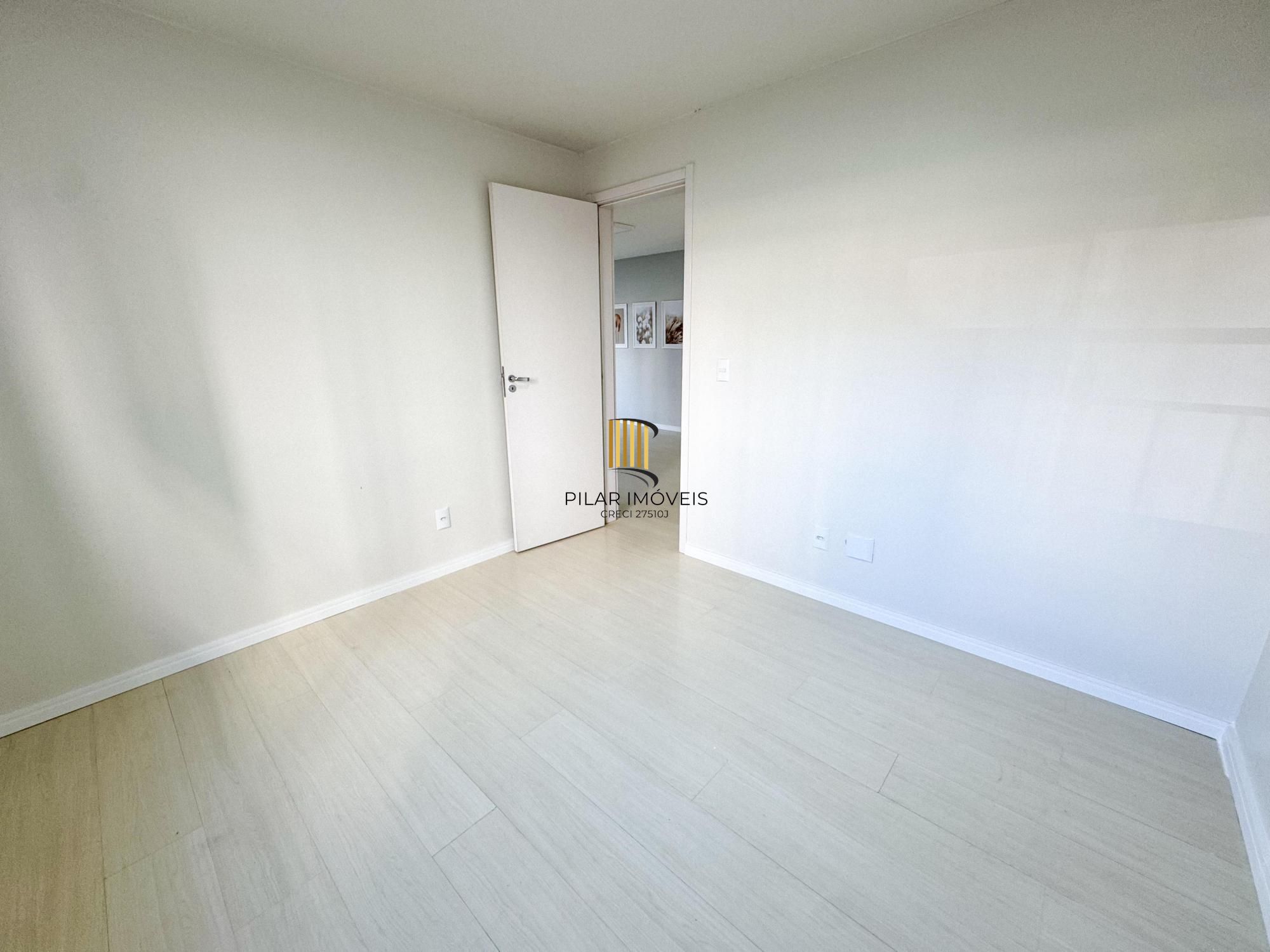 Apartamento com 02 quartos e 01 vaga escriturada no Bairro Lomba do Pinheiro