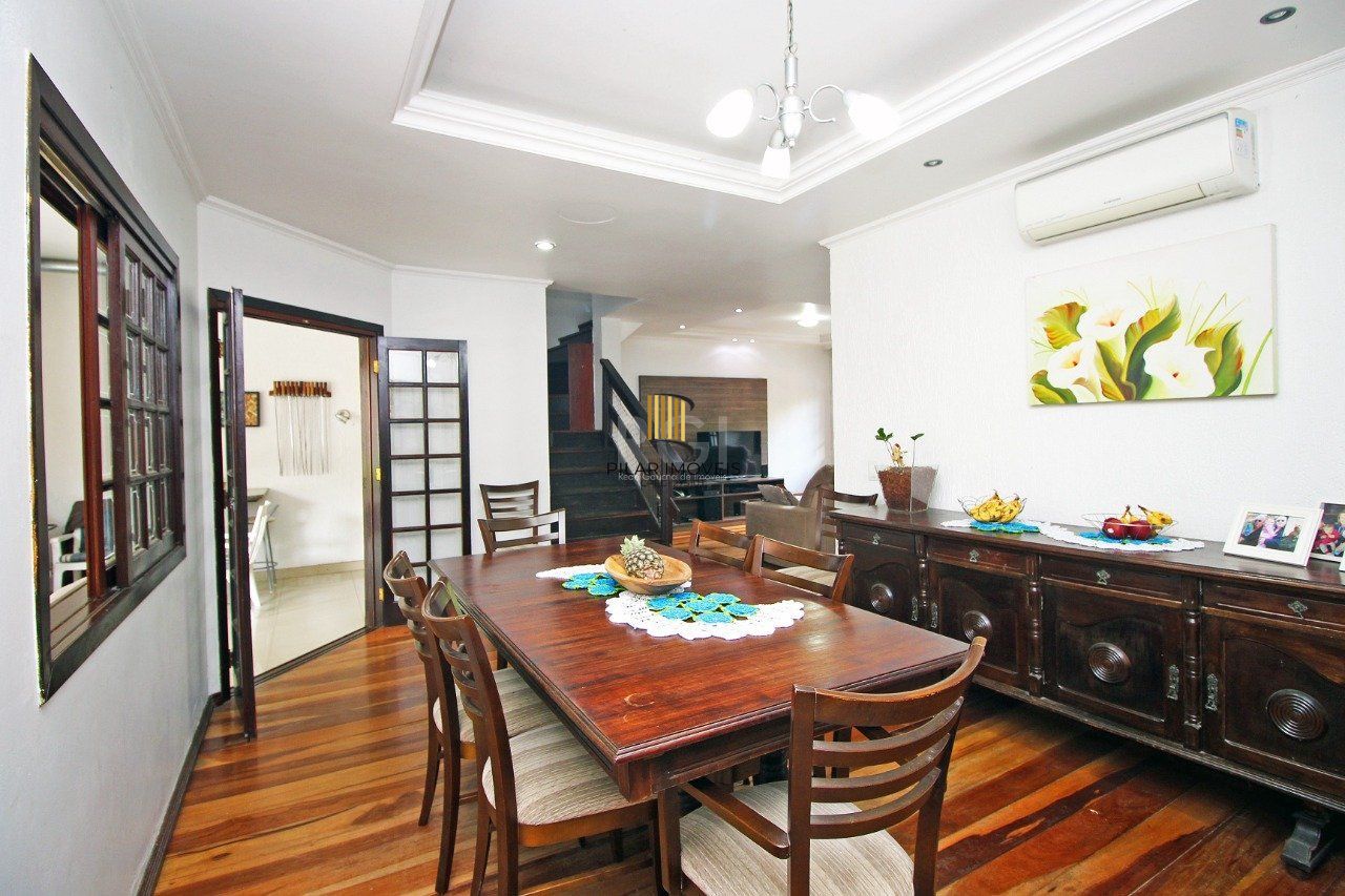 Casa 4 Suítes e 6 vagas de garagem no bairro Jardim Itu