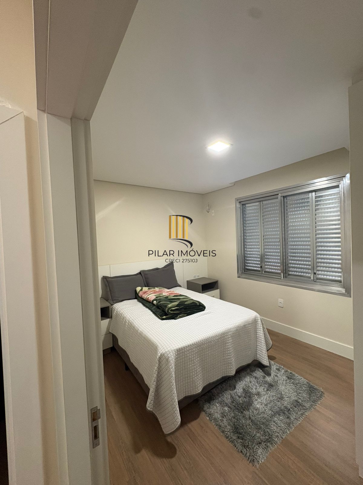 Apartamento com 02 quartos (01 suíte) no Bairro Cidade Baixa em Porto Alegre