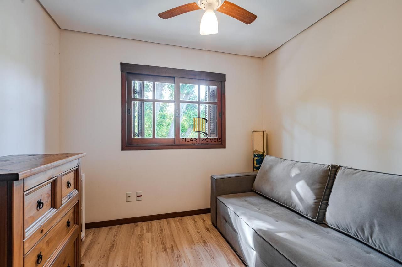 Casa em condomínio 3 dormitórios e sótão bairro Cristal