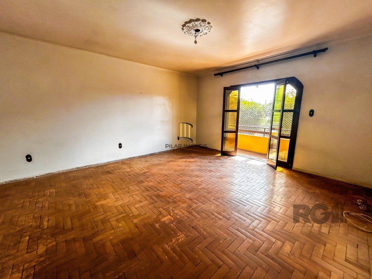 Casa de 3 dormitórios, 1 suíte, garagem fechada, churrasqueira, no bairro Cavalhada Porto Alegre/RS