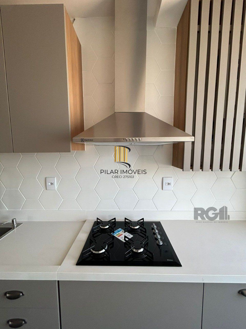 Belíssimo Apartamento com 03 quartos (01 suíte) uma vaga coberta todo Reformado