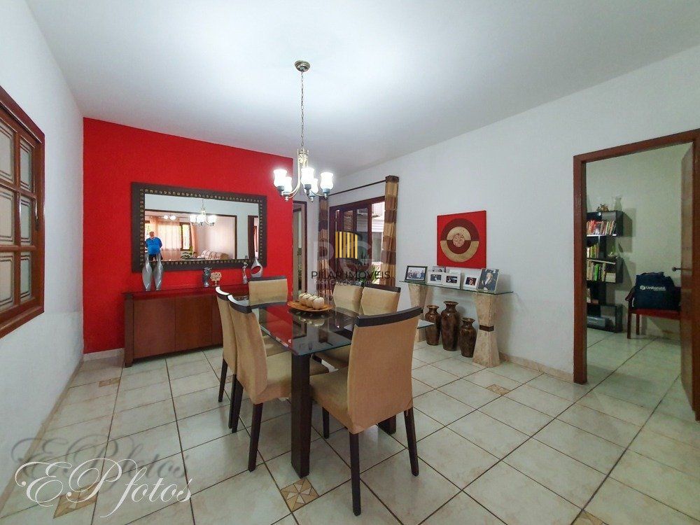 Ótima casa com 5 dormitórios no bairro Rio Branco em Canoas