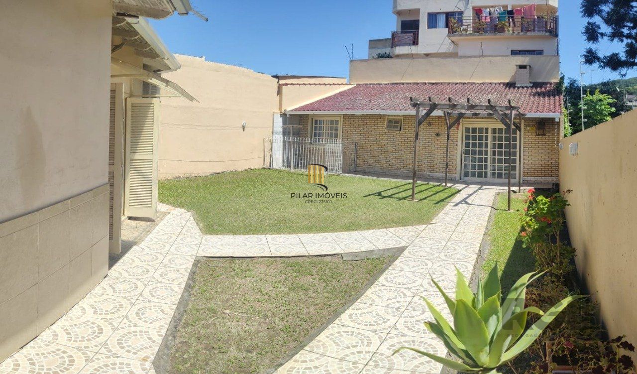 casa com 4 dormitórios, sendo 1 suíte, garagem para dois carros fechada, no bairro Santa Isabel em Viamão