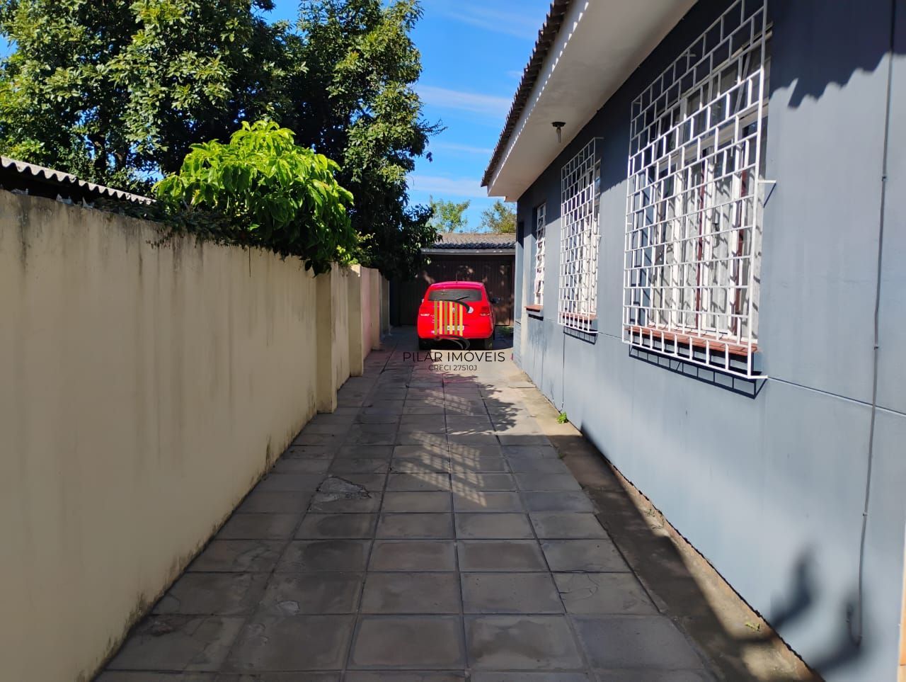 casa térrea 3 dormitórios com 2 vagas cobertas e demais descobertas no bairro cristal