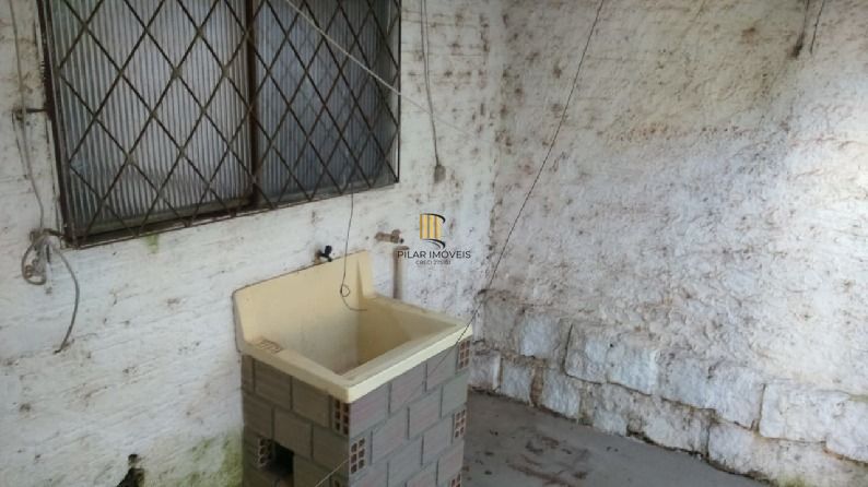 Casa desocupada somente a vista !