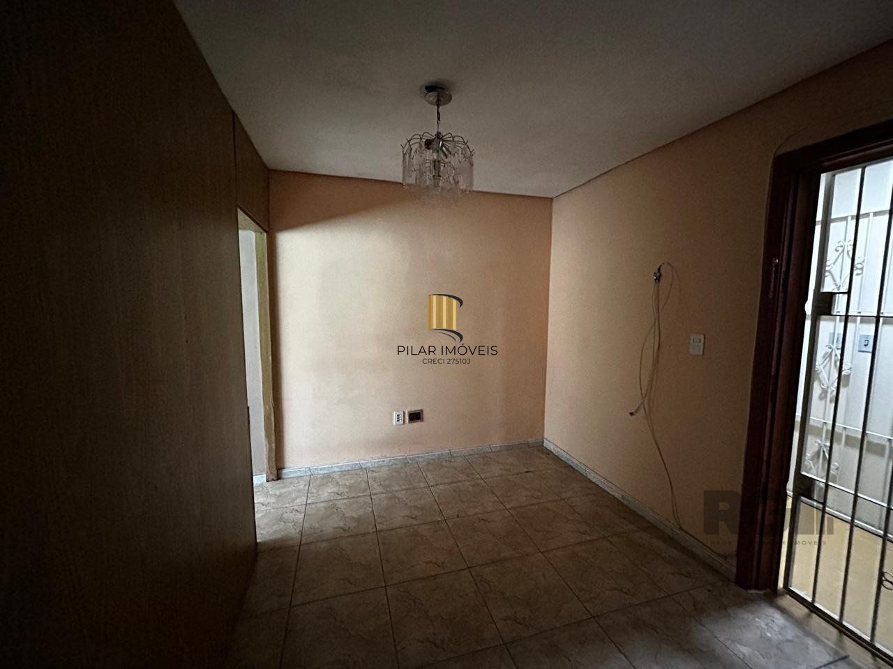 APARTAMENTO JK COM 1 QUARTO E GARAGEM COBERTA NO BAIRRO CAMAQUA PRÓXIMO À OTTO NIEMEYER