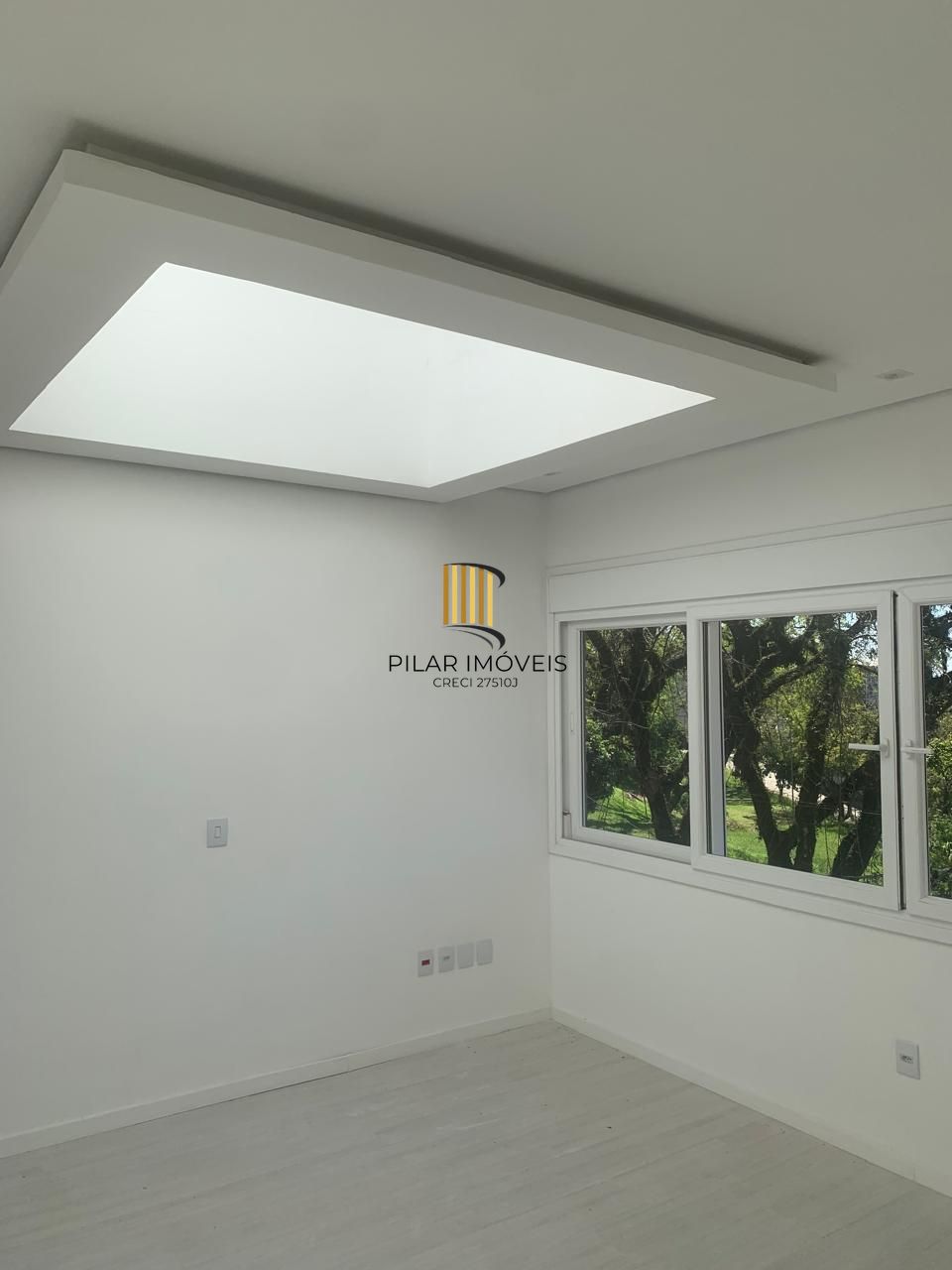 Casa com 3 dormitórios e suíte à Venda no Bairro Medianeira - Porto Alegre/RS