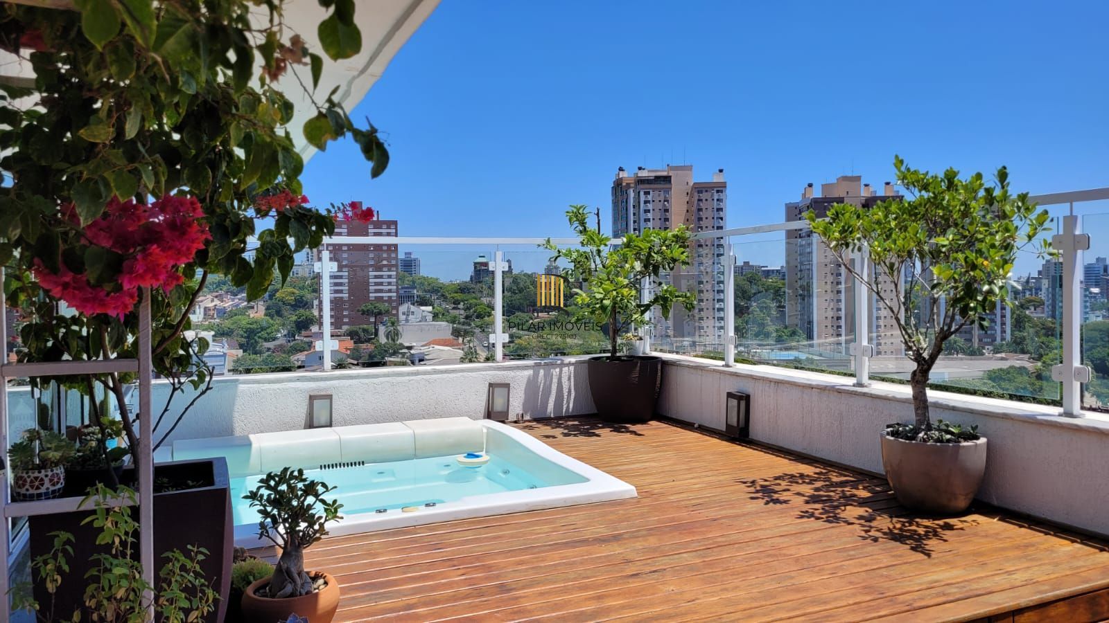 Cobertura com 157m2, 3 dormitórios no bairro Boa Vista.