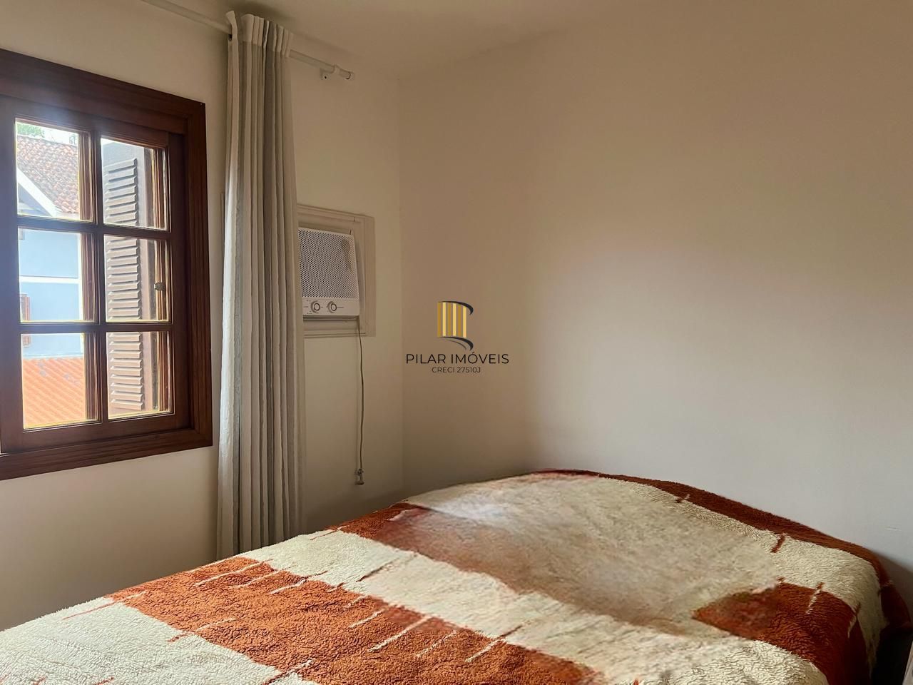 Casa em condomínio fechado  com 94m2, 3 dormitórios no bairro Camaquã.