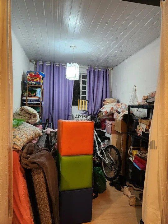  Casa com 4 quartos, 1 suíte, 7 vagas de garagem, churrasqueira -  97,32m² no bairro Jardim Carvalho, Porto Alegre/RS