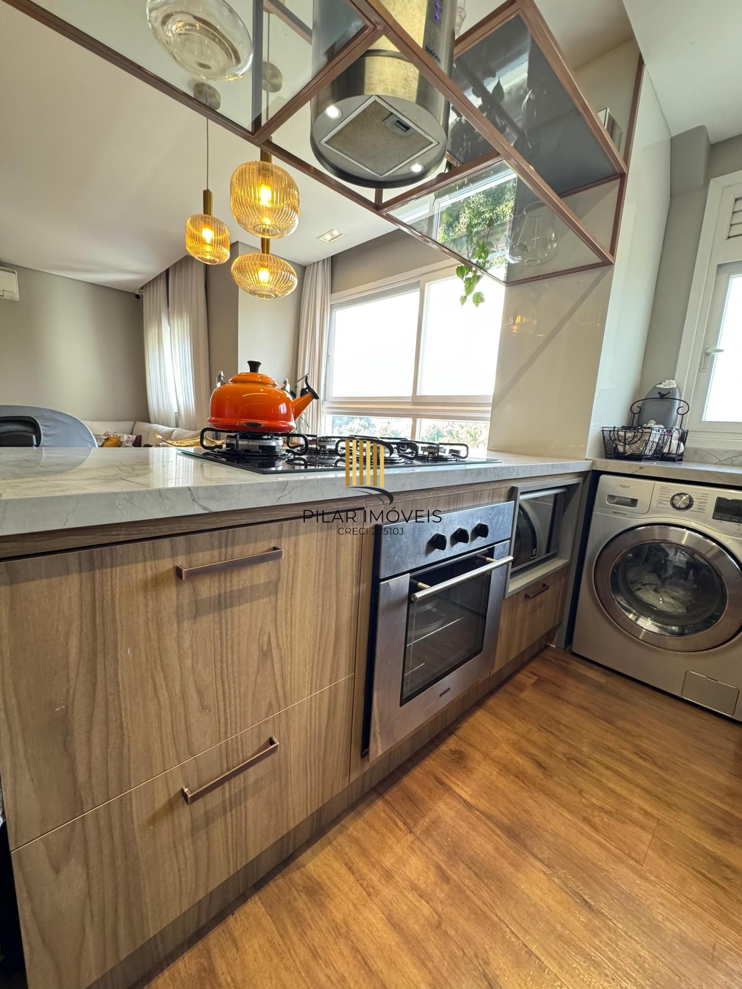Apartamento com 02 quartos (01 suíte) e 01 vaga escriturada