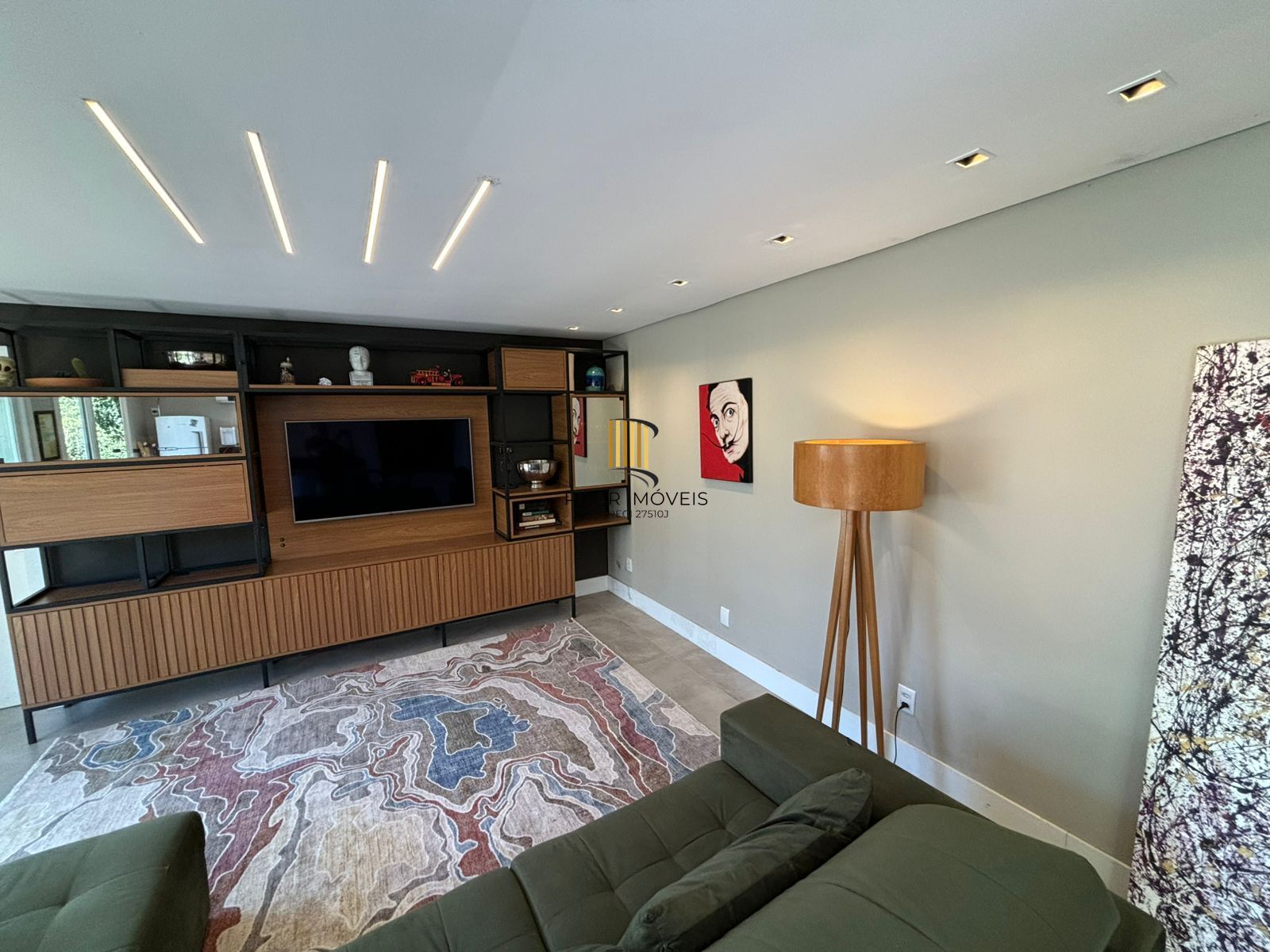 Casa 4 dormitórios, 1 suíte, 03 vagas, Bairro Três Figueiras, Porto Alegre.