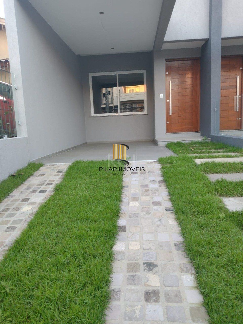 Casa 3 dormitórios, sendo 1 suites, 2 vagas - Guarujá, Porto Alegre RS