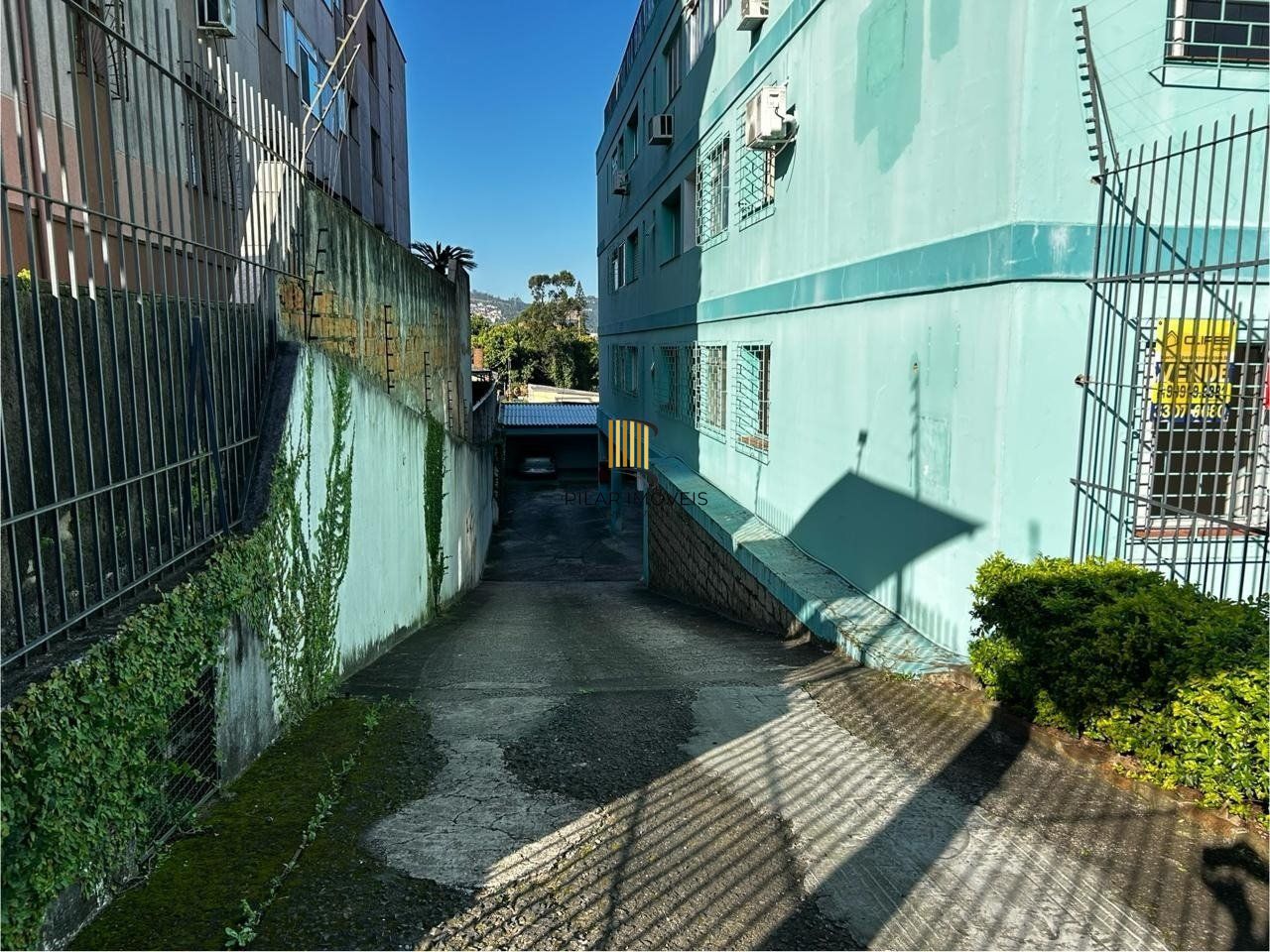 APARTAMENTO JK COM 1 QUARTO E GARAGEM COBERTA NO BAIRRO CAMAQUA PRÓXIMO À OTTO NIEMEYER