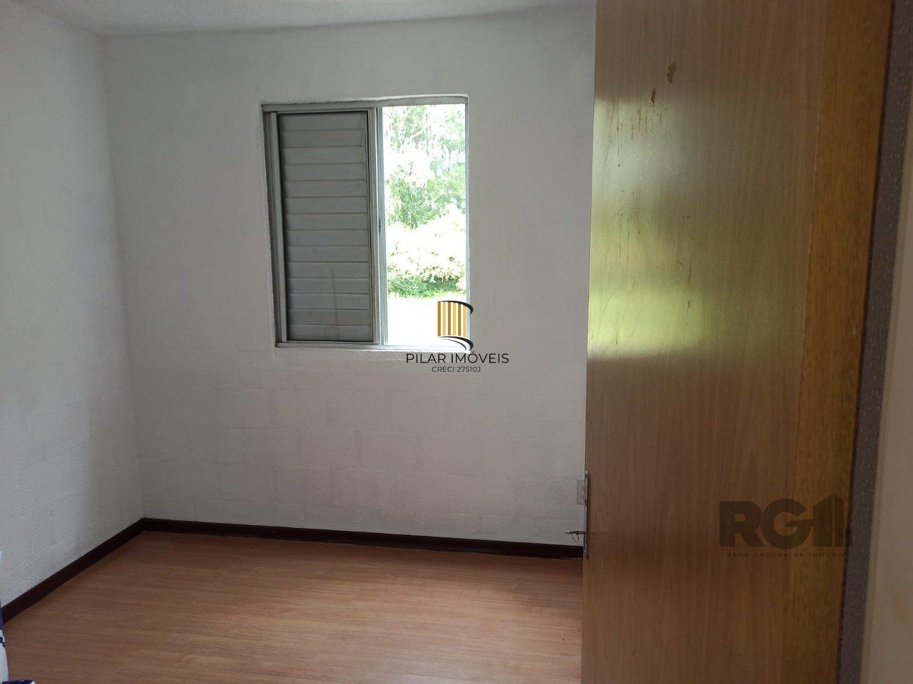 Oportunidade !!! Lindo Apartamento 02 Dormitórios reformado e com vaga.