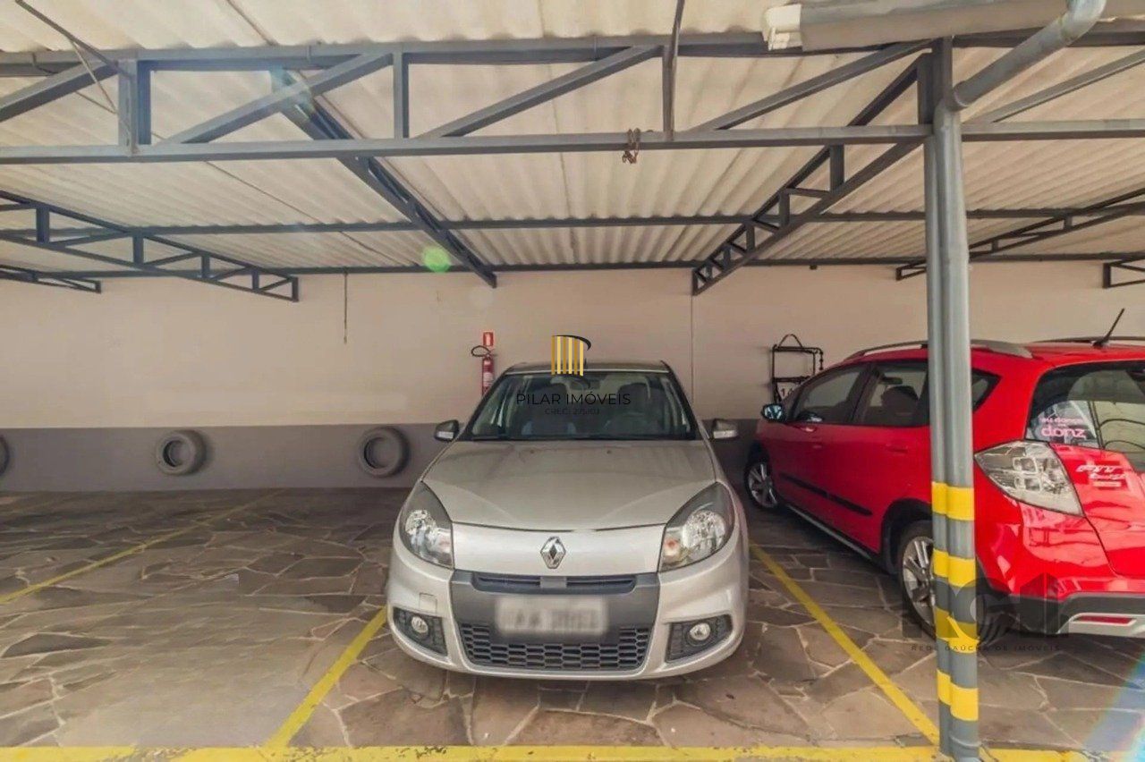 Apartamento com 02 quartos com 01 vaga de garagem coberta e escriturada.