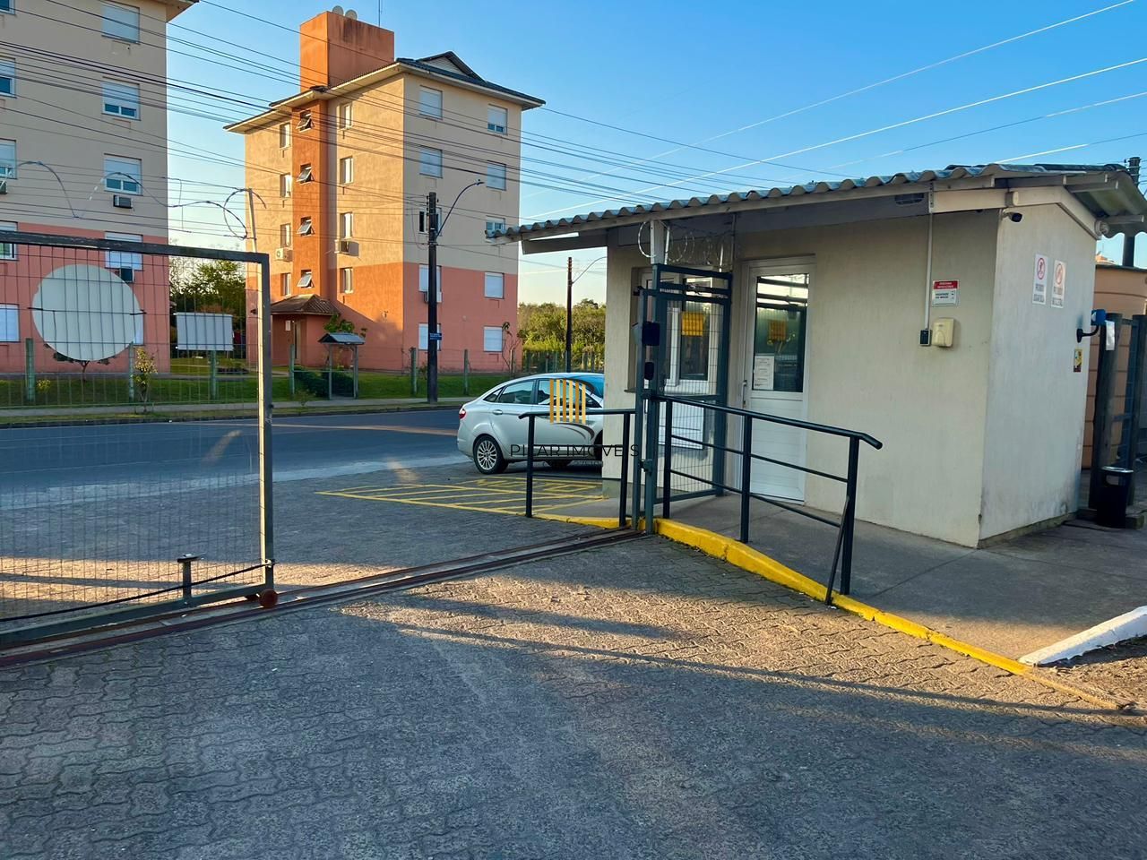 Apartamento com 02 quartos e 01 vaga no Bairro Restinga em Porto Alegre